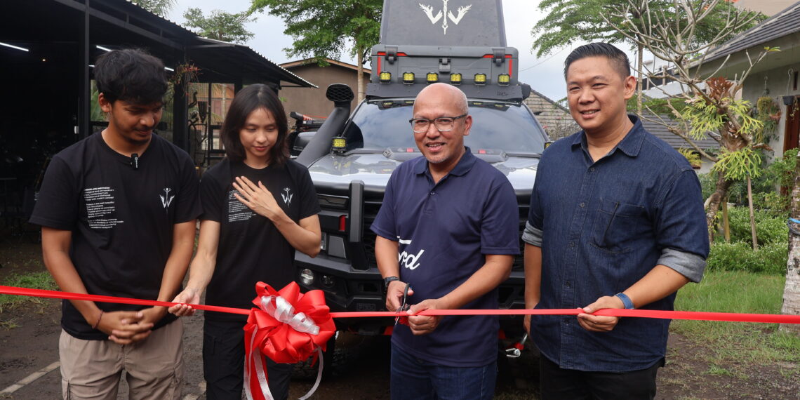 Country Manager Ford RMA Indonesia Toto Suharto saat melepas tim ekspedisi Wonderland Indonesia. -IST