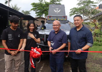 Country Manager Ford RMA Indonesia Toto Suharto saat melepas tim ekspedisi Wonderland Indonesia. -IST