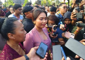 Wakil Menteri Pariwisata (Wamenpar) Ni Luh Puspa didampingi Senator RI untuk Bali Ni Luh Djelantik. -Balitopik.com