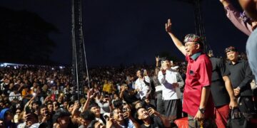 Gubernur Bali Wayan Koster saat menghadiri lomba baleganjur di Art Centre Denpasar. -Balitopik.com