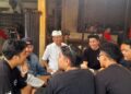 Gubernur Bali Wayan Koster saat ngopi dengan generasi muda Bali di Kopi Jenar, Denpasar. -Balitopik.com
