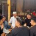 Gubernur Bali Wayan Koster saat ngopi dengan generasi muda Bali di Kopi Jenar, Denpasar. -Balitopik.com