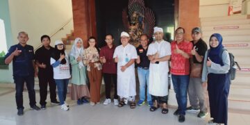 Pengurus PENA NTT dan UJB dan pihak RS Prof Ngoerah Sanglah. -IST