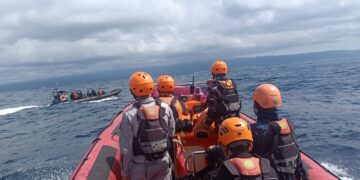 Tim Sar Gabungan saat melakukan pencarian terhadap 29 korban tengelamnya KMP Tunu Pratama Jaya. -IST