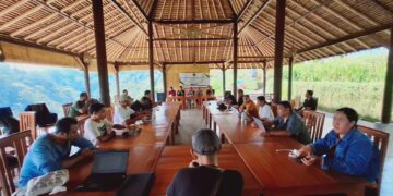 Suasana rapat kerja PENA NTT periode 2025-2028 di Melangit Bali Adventure, Klungkung. -Dokumen PENA NTT