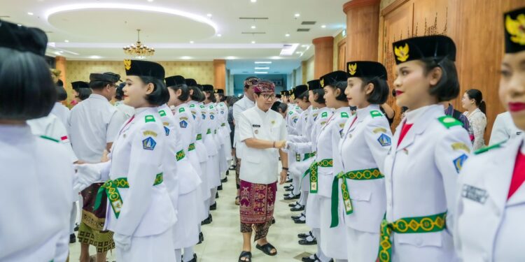 Bupati Badung Kukuhkan Anggota Paskibraka Kabupaten Badung Tahun 2025. -Balitopik.com