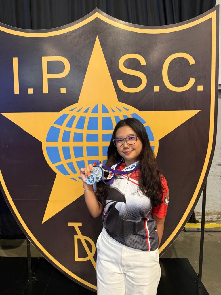 Roselena Gwen Saputra, atlet tembak reaksi asal Bali raih juara 2 dunia dalam ajang bergengsi IPSC Action Air World Shoot 2025 yang digelar di Iloilo City, Filipina, sejak 27 Juli hingga 3 Agustus 2025.