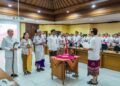 Bupati Badung saat melantik 61 pejabat yang akan ditugaskan di RSUD Giri Asih dan Suwiti. -Balitopik.com