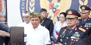 Sekda Bali Dewa Made Indra (kiri). -IST/Balitopik.com