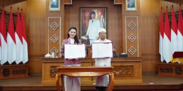 Gubernur Maluku Utara Sherly Tjoanda Laos (kiri) dan Gubernur Bali, Wayan Koster. -IST/Balitopik.com