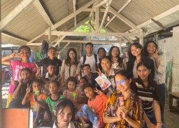 PMNTT UNUD saat gelar fun teaching di Yayasan Tanjung Benoa Project Kampung Flores. -Balitopik.com