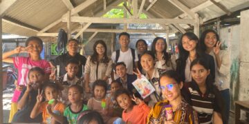 PMNTT UNUD saat gelar fun teaching di Yayasan Tanjung Benoa Project Kampung Flores. -Balitopik.com