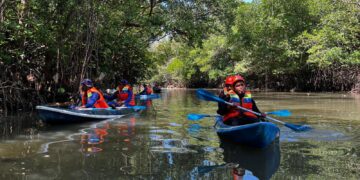 TIM SAR gabungan saat melakukan pencarian terhadap 5 korban hilang, Sabtu (13/9/2025). -SAR Bali