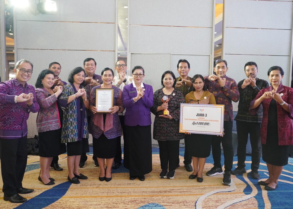 Ny. Putri Suastini Koster dan Tim Pembina Posyandu Provinsi Bali. -IST/Balitopik.com