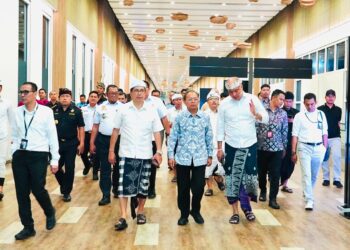 Gubernur Bali Wayan Koster saat meninjau Bandara Internasional I Gusti Ngurah Rai, Bali. -IST/Balitopik.com
