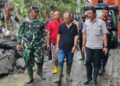 Gubernur Bali Wayan Koster saat meninjau lokasi banjir beberapa waktu lalu. -IST/Balitopik.com