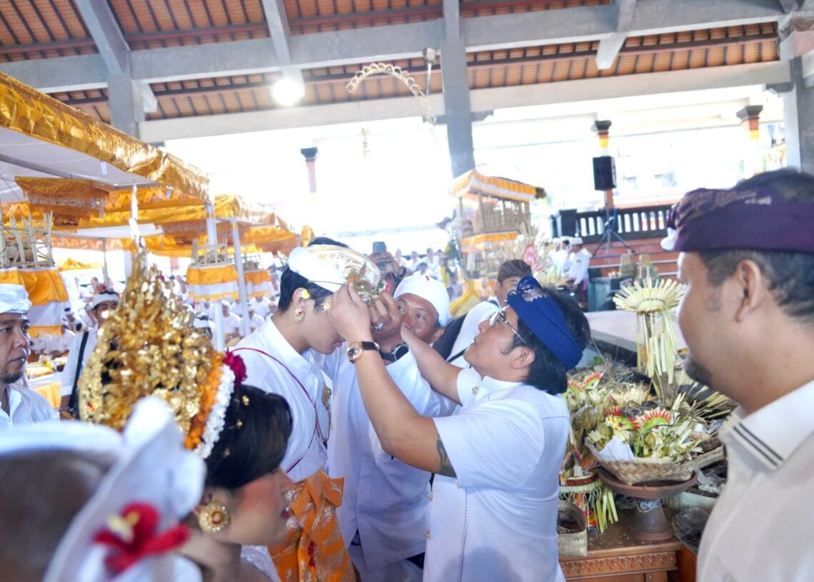 Wakil Gubernur Bali, I Nyoman Giri Prasta, menghadiri Karya Manusa Yadnya, Pitra Yadnya, lan Atma Wedana Warsa Saka 1947/Masehi 2025. -IST/Balitopik.com