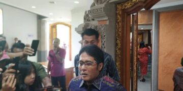 Wakil Gubernur Bali, I Nyoman Giri Prasta didampingi Ketua DPRD Bali, Dewa Jack. -Balitopik.com