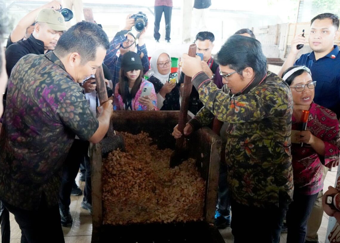 Wakil Gubernur Bali, I Nyoman Giri Prasta saat acara Launching Desa BISA. -IST/Balitopik.com