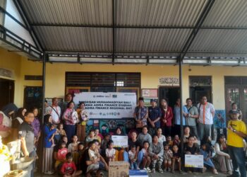 Situasi penyaluran bingkisan untuk TK Tridatu Denpasar. -Balitopik.com.