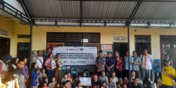 Situasi penyaluran bingkisan untuk TK Tridatu Denpasar. -Balitopik.com.