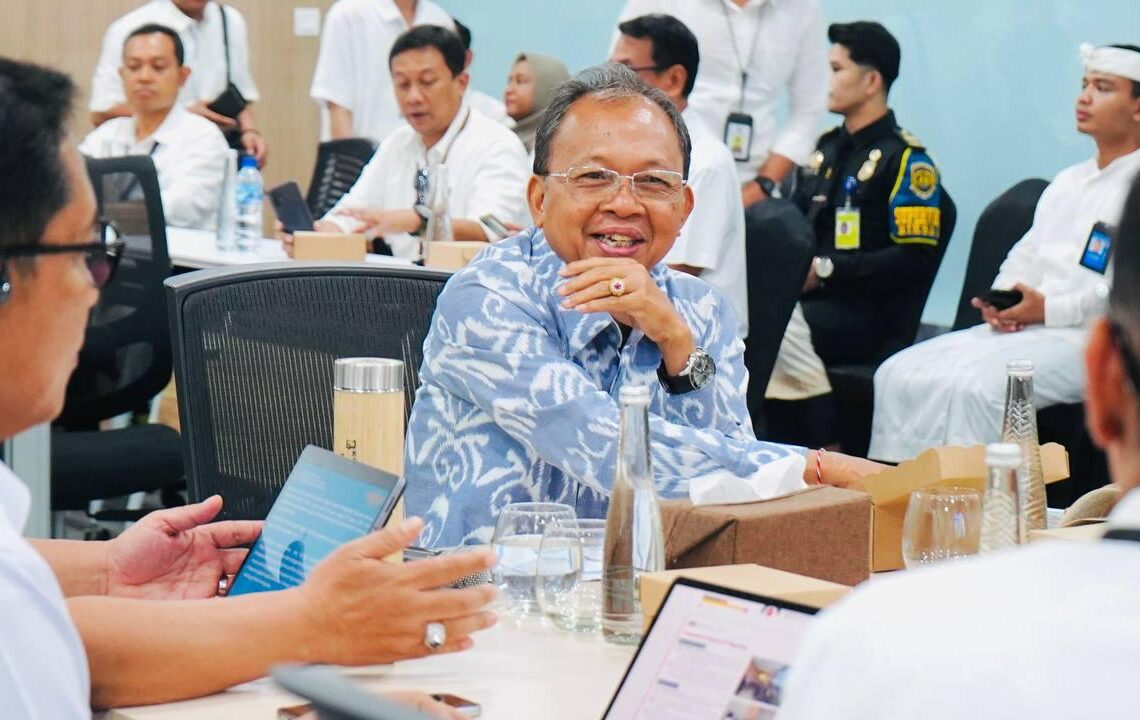 Gubernur Bali Wayan Koster saat meninjau kembali Bandara I Gusti Ngurah Rai (22/9/2025). -Balitopik.com