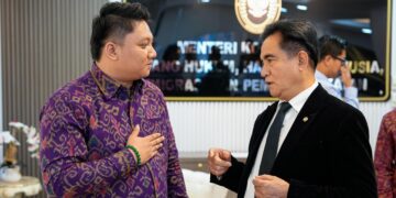 Menko Kumham Imipas Yusril Izha Mahendra (kanan) dan Bro Shalah di Jakarta. -Balitopik.com