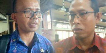 Kolase: Kepala Dinas Kehutanan dan Lingkungan Hidup (DKLH) Provinsi Bali, I Made Rentin (kiri) dan Kepala Seksi (Kasi) Pengendali Operasi Bidang Pidana Khusus Kejati Bali, Dr. A.A. Jayalantara. -Balitopik.com