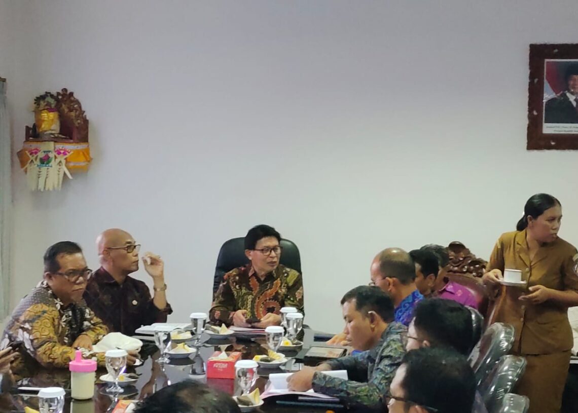 Pansus TRAP DPRD Bali saat rapat evaluasi. -Balitopik.com