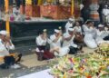 Bupati Badung I Wayan Adi Arnawa didampingi Nyonya Rasniathi Adi Arnawa Nodya Karya Piodalan di Pura Penataran Agung Batur Rening, Desa Adat Batur Rening, Desa Mambal, Kecamatan Abiansemal, Sabtu (18/10/2025). -IST/Balitopik.com