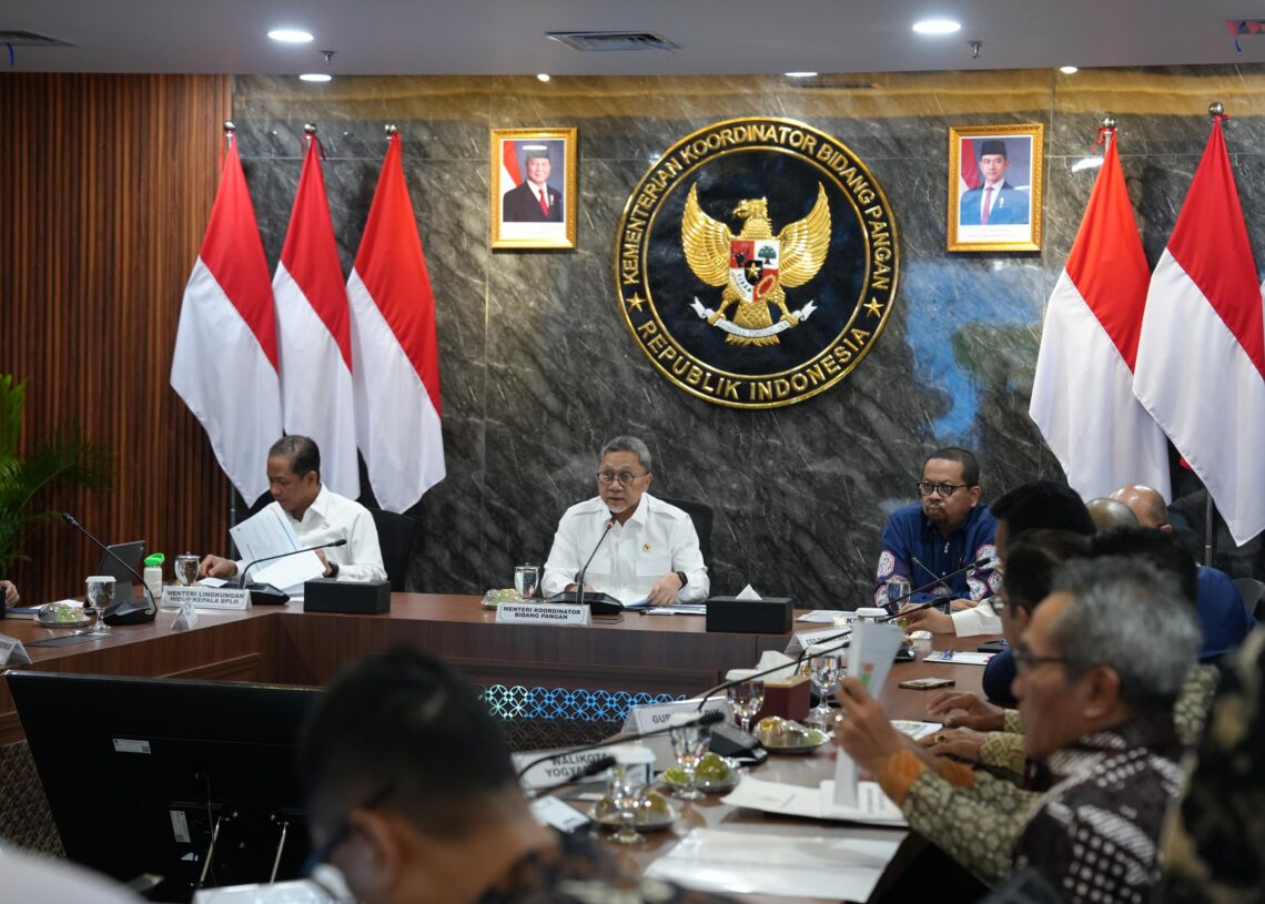 Menteri Koordinator Bidang Pangan Zulkifli Hasan saat memimpin Rapat Koordinasi Terbatas (Rakortas) Nasional Pemantapan Pembangunan PSEL di Jakarta. -IST/Balitopik.com
