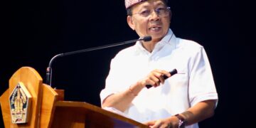 Gubernur Bali Wayan Koster saat rapat konsolidasi dengan seluruh stakeholder pariwisata. -Balitopik.com