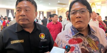 Wakil Gubernur Bali I Nyoman Giri Prasta didampingi Ketua Percasi Bali I Nyoman Parta. -Balitopik.com