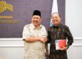 Menteri Perencanaan Pembangunan Nasional (PPN)/Kepala Badan Perencanaan Pembangunan Nasional (Bappenas) Prof Rachmat Pambudy (kiri) dan Gubernur Bali Wayan Koster. -IST/Balitopik.com