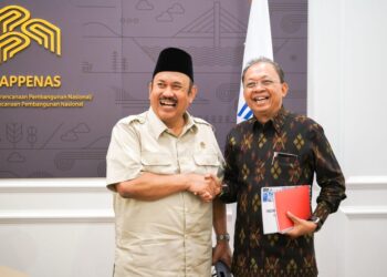 Menteri Perencanaan Pembangunan Nasional (PPN)/Kepala Badan Perencanaan Pembangunan Nasional (Bappenas) Prof Rachmat Pambudy (kiri) dan Gubernur Bali Wayan Koster. -IST/Balitopik.com