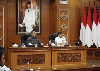 Ketua BKSAP DPR RI, Mardani Ali Sera (kiri) dan Gubernur Bali, Wayan Koster. -Balitopik.com