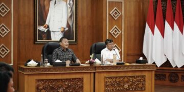 Ketua BKSAP DPR RI, Mardani Ali Sera (kiri) dan Gubernur Bali, Wayan Koster. -Balitopik.com