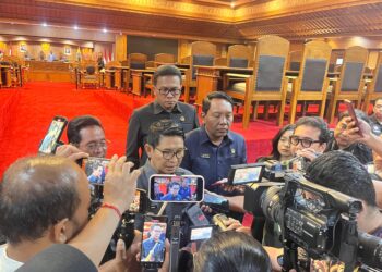 Bupati Badung I wayan Adi Arnawa didampingi Ketua DPRD Badung I Gusti Anom Gumanti. -Balitopik.com