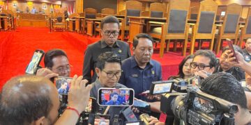 Bupati Badung I wayan Adi Arnawa didampingi Ketua DPRD Badung I Gusti Anom Gumanti. -Balitopik.com