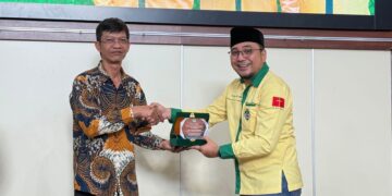 CEO & Founder PT Headway, Willibrordus Surya dan Ketua Pemuda Katolik Komda Jawa Tengah Petrus Bangkit Priyo. -Balitopik.com