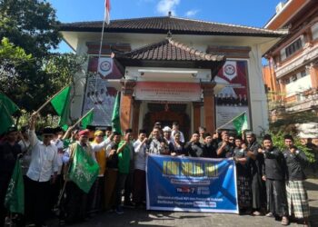 Sejumlah organisasi agama dan pemuda di Bali saat melayangkan somasi ke Trans7. -Balitopik.com