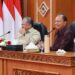 Gubernur Bali Wayan Koster saat menerima kunjungan kerja Wakil Menteri Perumahan dan Kawasan Permukiman RI Fahri Hamzah di Gedung Kertha Sabha, Jayasabha, Denpasar, Jumat (3/10/2025).