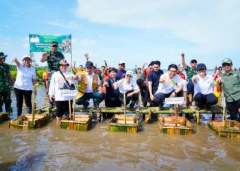 Aksi Gotong Royong Semesta Berencana Penanaman Pohon dan Bersih Sampah Tahap II. -IST/Balitopik.com