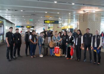 Imigrasi Ngurah Rai saat mendeportasi 4 orang WNA perempuan asal Vietnam. -IST/Balitopik.com