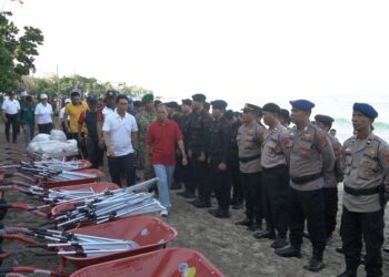 Gubernur Bali Wayan Koster didampingi Bupati Badung I Wayan Adi Arnawa. -Balitopik.com