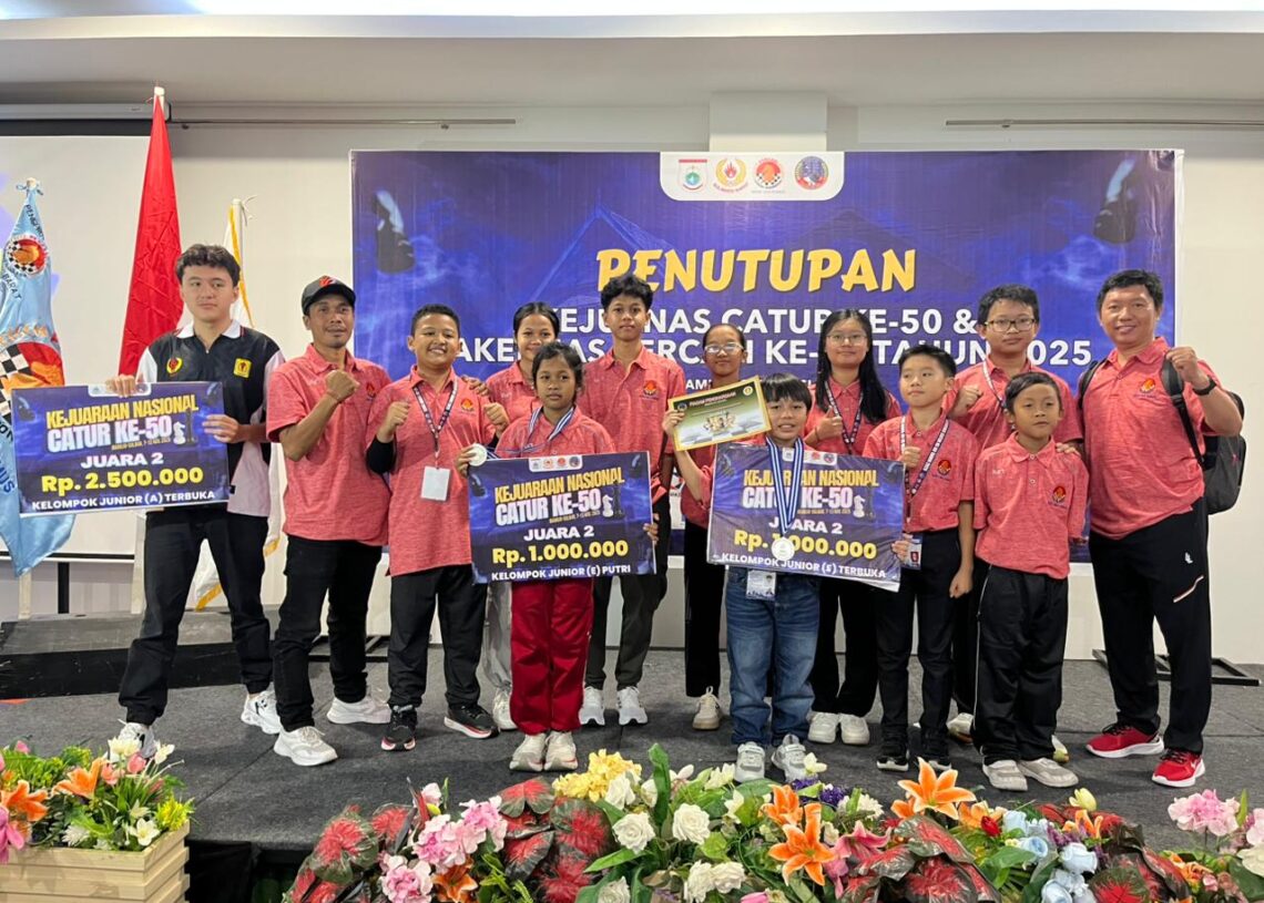 Kontingen catur Provinsi Bali saat ikuti Kejuaraan Nasional Catur ke-50 Tahun 2025 di Mamuju, Sulawesi Barat. -Balitopik.com