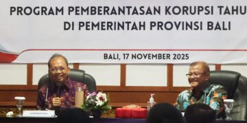 Gubernur Bali, Wayan Koster (kiri) dan Ka. Satgas V.2. Korsup. Wilayah V KPK RI, Nurul Ichsan Al Huda. -Balitopik.com