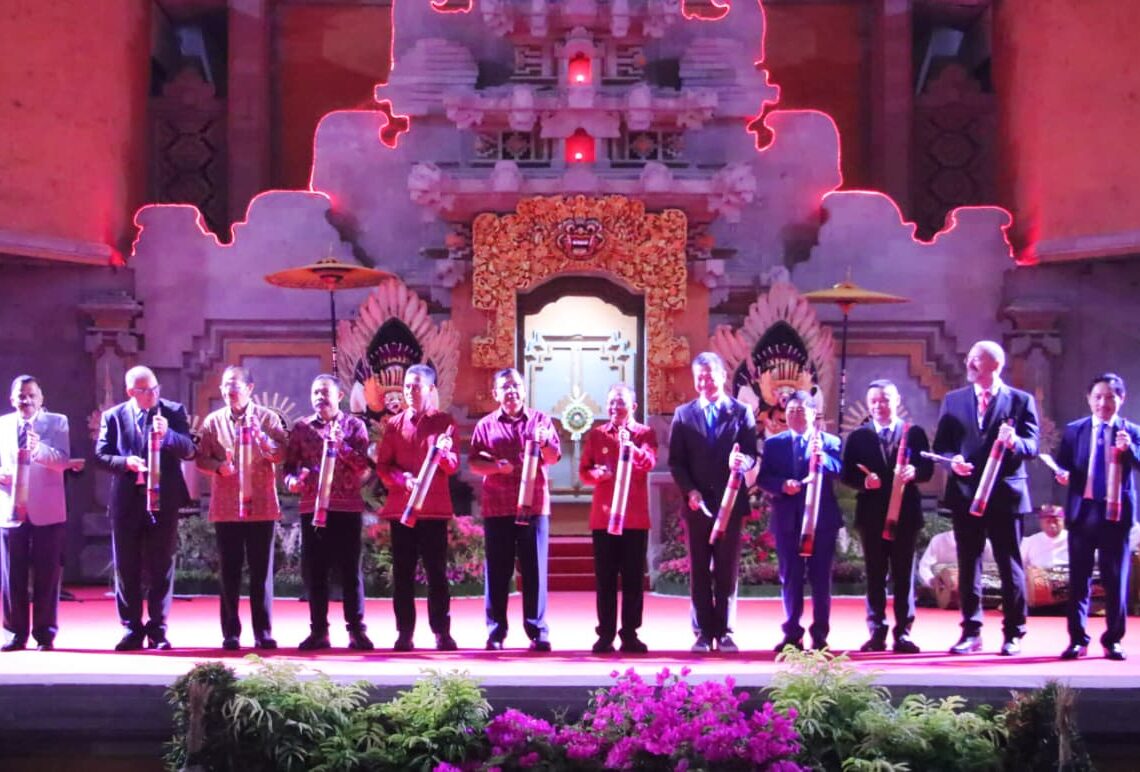 Pemukulan kulkul tanda pembukaan Vovinam VIII di Buleleng. -Balitopik.com