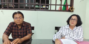 I Nyoman Lemes (kiri) didampingi kuasa hukum Ni Nyoman Armani, S.H.