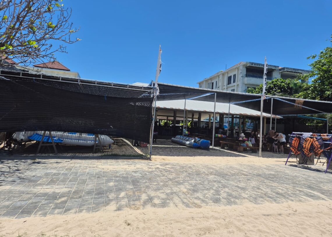 Bangunan usaha olahraga air (watersport) di bibir Pantai Tanjung Benoa, Jalan Pratama, Kelurahan Tanjung Benoa, Kuta Selatan. -Balitopik.com